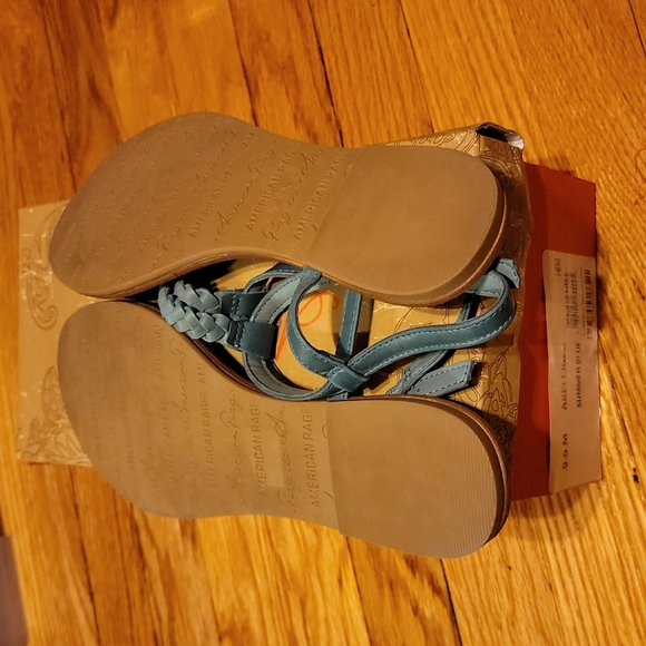 American Rag Thong Sandals Woman's Size 9.5. - Picture 2 of 2